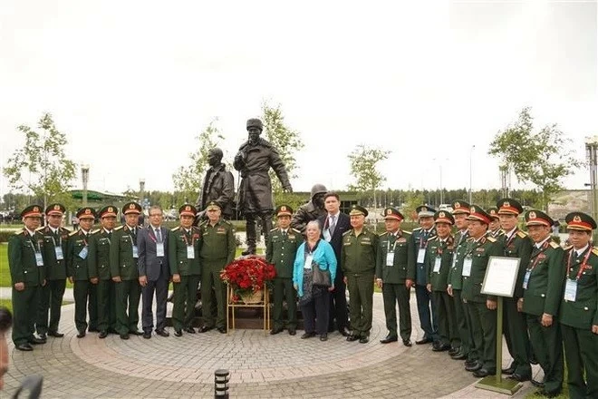 Russia unveils monument to Vietnamese volunteer soldiers in defence of Moscow Russia unveils monument to Vietnamese volunteer soldiers in defence of Moscow