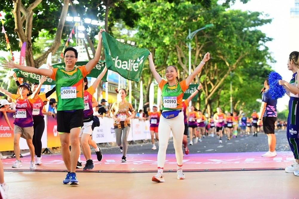 The scenic running route allowed participants to explore the beautiful scenery and tourist attractions of Nha Trang City. The scenic running route allowed participants to explore the beautiful scenery and tourist attractions of Nha Trang City.