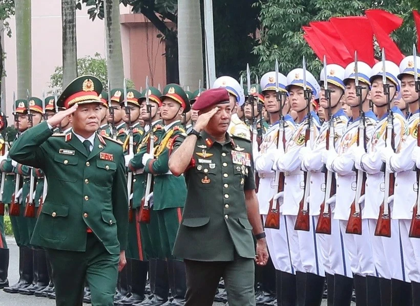 Chief of Malaysia’s Defence Force pays official visit to Vietnam Chief of Malaysia’s Defence Force pays official visit to Vietnam