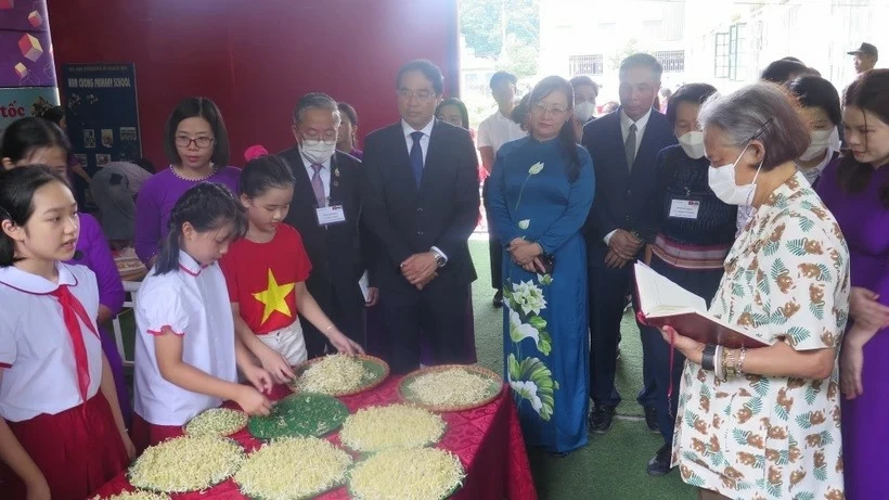 Thai Princess Maha Chakri Sirindhorn pays working visit to Lao Cai province Thai Princess Maha Chakri Sirindhorn pays working visit to Lao Cai province