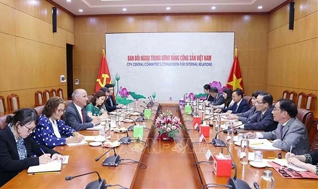 Party Secretary Le Hoai Trung chairs talks with leader of Portuguese Communist Party Party Secretary Le Hoai Trung chairs talks with leader of Portuguese Communist Party
