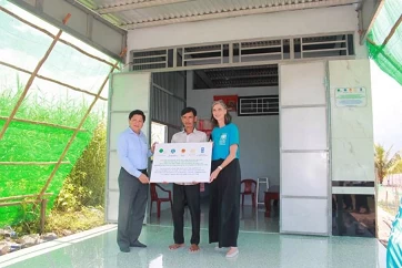 Safe houses handed over to needy households in Ca Mau province Safe houses handed over to needy households in Ca Mau province