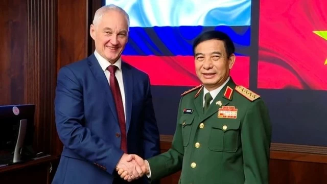 Vietnam, Russia Defence Ministers hold talks on defence cooperation Vietnam, Russia Defence Ministers hold talks on defence cooperation