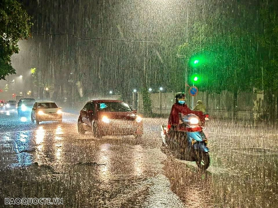 Hà Nội đêm nay có khả năng mưa rào. (Ảnh: Nguyễn Hồng)