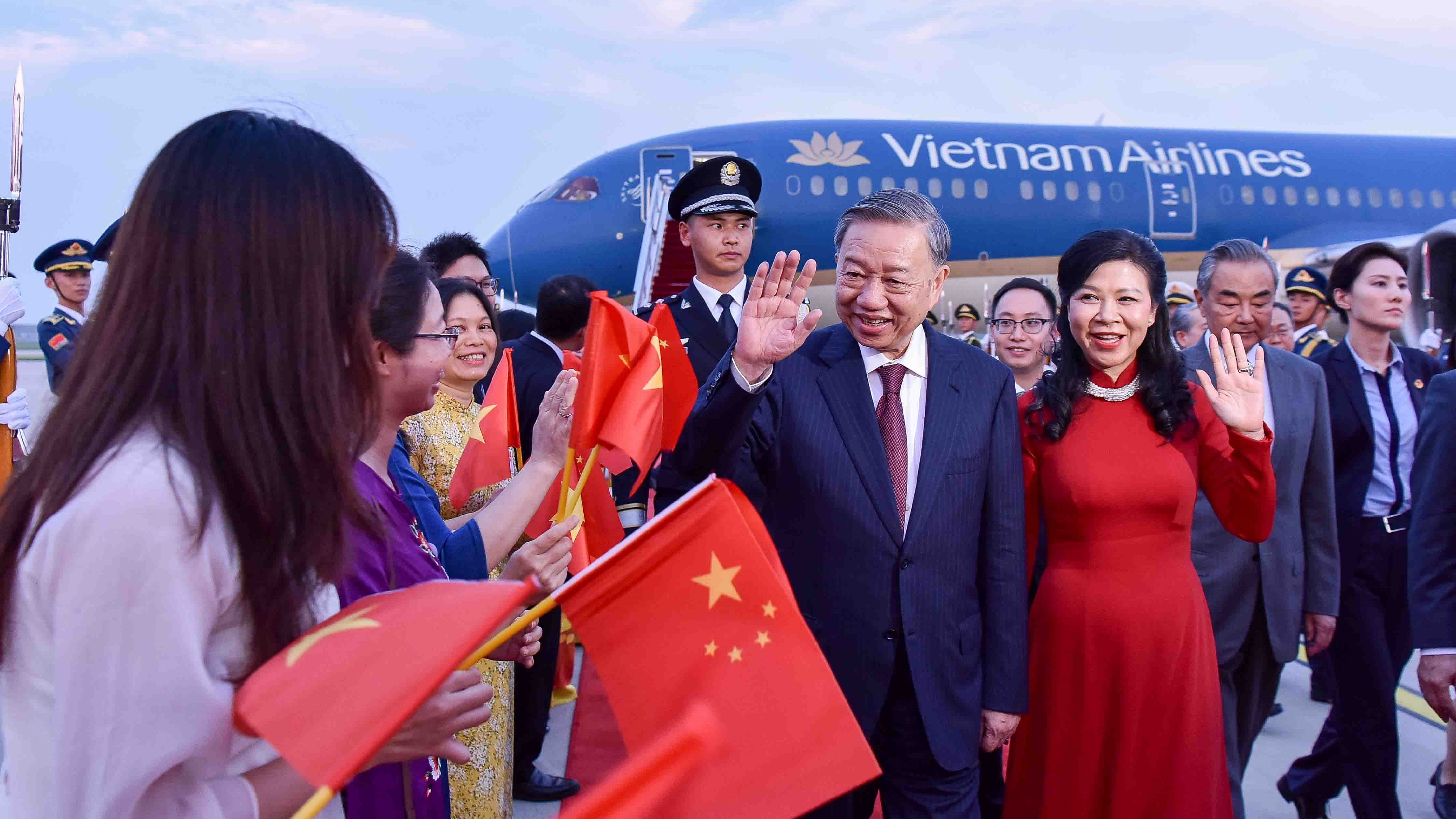Party General Secretary, President To Lam arrives in Beijing