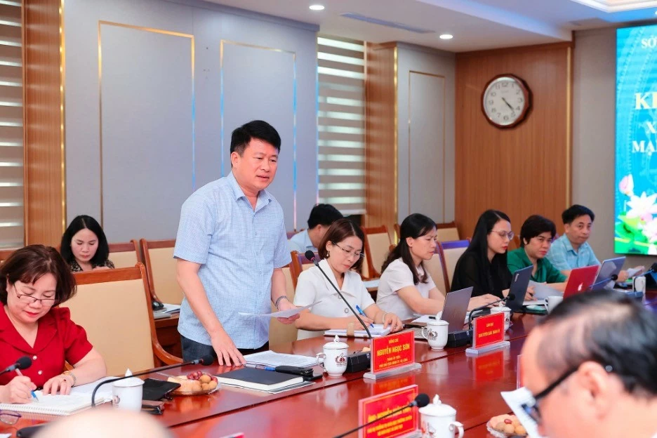 Phó Chủ tịch UBND thành phố Hạ Long Nguyễn Ngọc Sơn phát biểu tại Hội nghị tham vấn Thành phố học tập.(Ảnh: Trần Đức Quyết) Phó Chủ tịch UBND thành phố Hạ Long Nguyễn Ngọc Sơn phát biểu tại Hội nghị tham vấn Thành phố học tập.(Ảnh: Trần Đức Quyết)