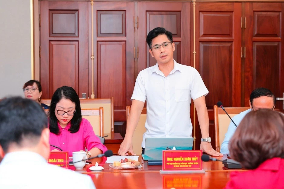 Ông Nguyễn Xuân Thuỷ, Phó Vụ trưởng Vụ Giáo dục thường xuyên, Bộ giáo dục và Đào tạo phát biểu tại Hội nghị tham vấn Thành phố học tập.(Ảnh: Trần Đức Quyết) Ông Nguyễn Xuân Thuỷ, Phó Vụ trưởng Vụ Giáo dục thường xuyên, Bộ giáo dục và Đào tạo phát biểu tại Hội nghị tham vấn Thành phố học tập.(Ảnh: Trần Đức Quyết)