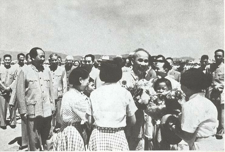 Chủ tịch Hồ Chí Minh thăm Trung Quốc tháng 7/1955. Chủ tịch Hồ Chí Minh thăm Trung Quốc tháng 7/1955.