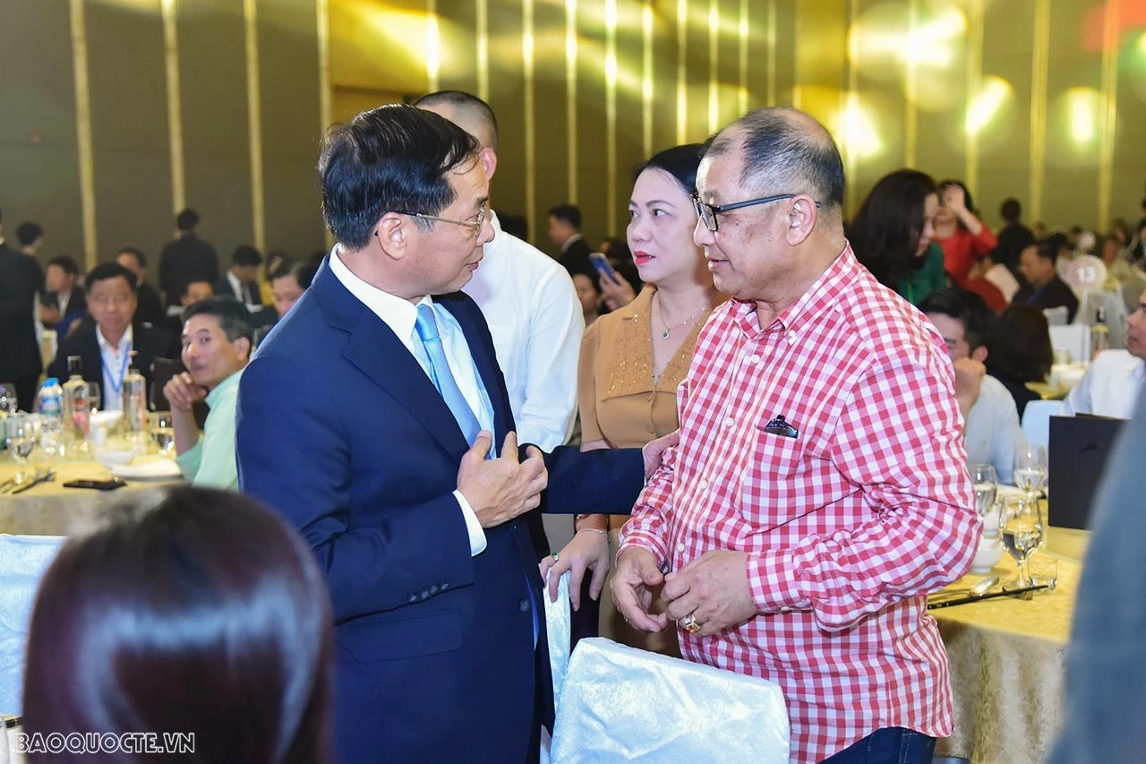 Foreign Minister Bui Thanh Son urges overseas Vietnamese to make more contributions Foreign Minister Bui Thanh Son urges overseas Vietnamese to make more contributions