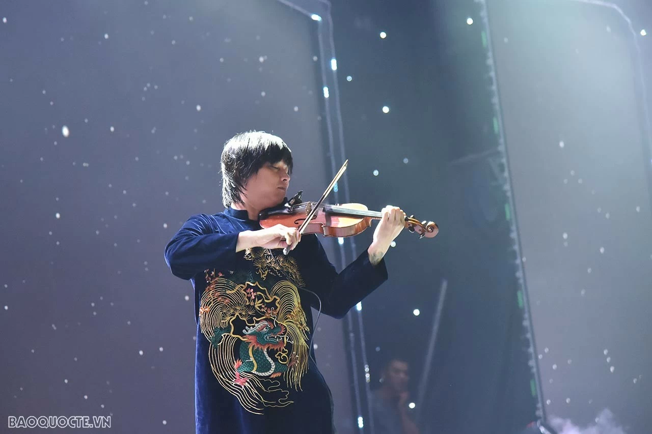 Foreign Minister Bui Thanh Son urges overseas Vietnamese to make more contributions