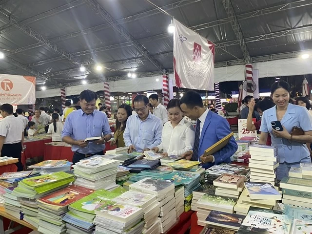 Readers visit the Xuyên Việt (Across the Country) Book Fair held in April in Biên Hoà City. Photo courtesy of Xuyên Việt Book Fair Readers visit the Xuyên Việt (Across the Country) Book Fair held in April in Biên Hoà City. Photo courtesy of Xuyên Việt Book Fair