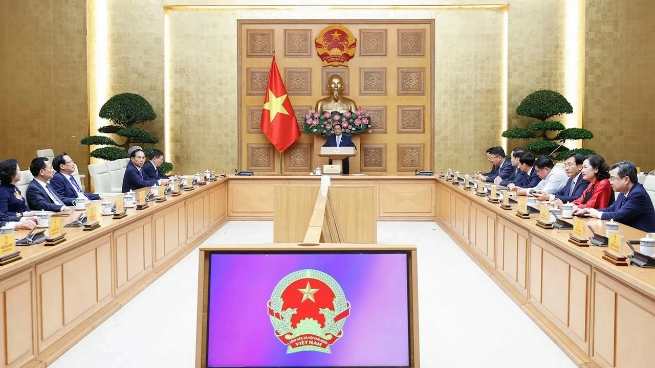 PM assigns tasks to newly-appointed Deputy Prime Ministers, Ministers PM assigns tasks to newly-appointed Deputy Prime Ministers, Ministers
