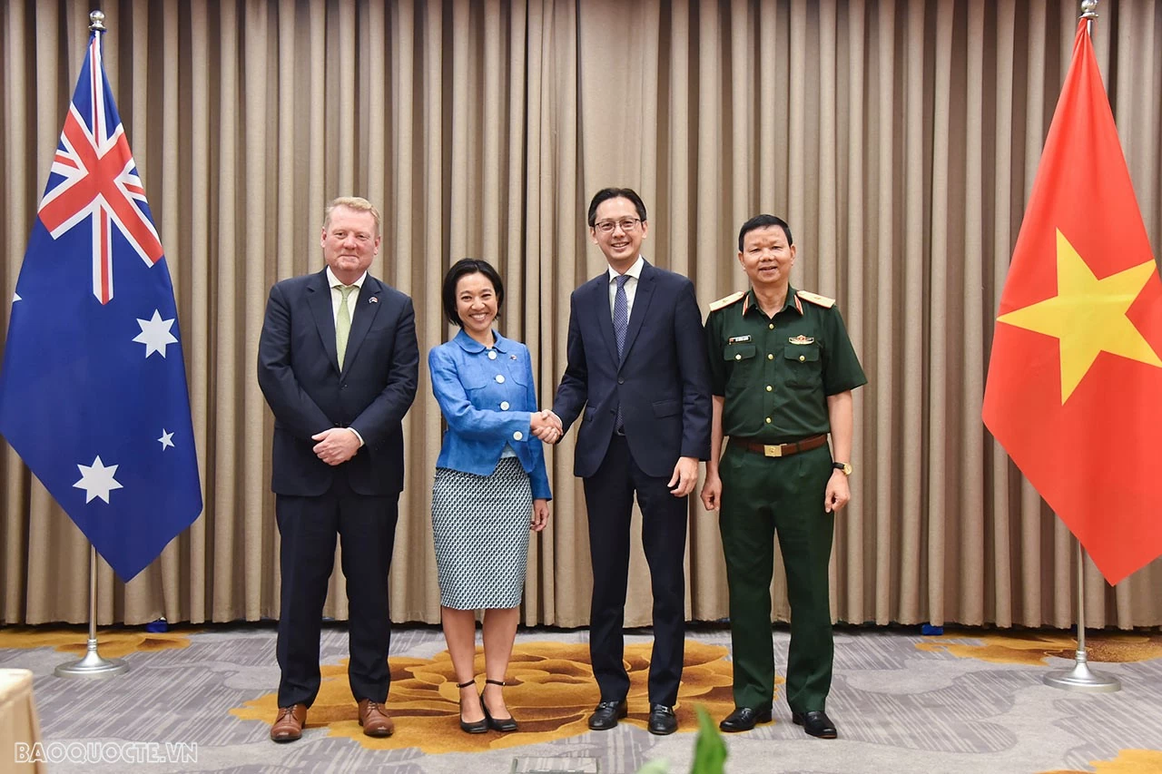 Deputy FM Do Hung Viet, Australian counterpart co-chair 9th diplomacy-defence dialogue in Hanoi Deputy FM Do Hung Viet, Australian counterpart co-chair 9th diplomacy-defence dialogue in Hanoi