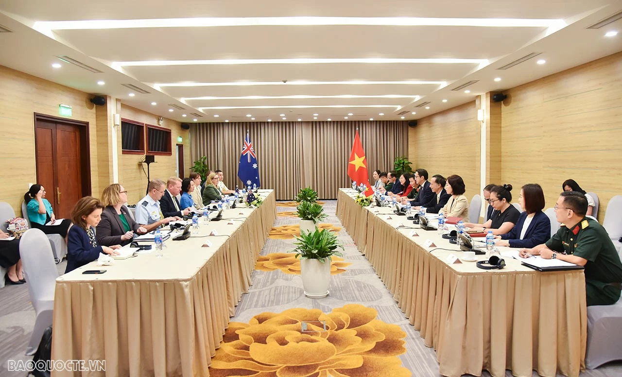 Deputy FM Do Hung Viet, Australian counterpart co-chair 9th diplomacy-defence dialogue in Hanoi Deputy FM Do Hung Viet, Australian counterpart co-chair 9th diplomacy-defence dialogue in Hanoi