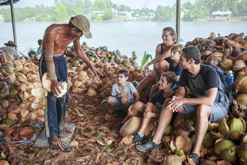 Assessing the potential of "Coconut land" Ben Tre Assessing the potential of "Coconut land" Ben Tre