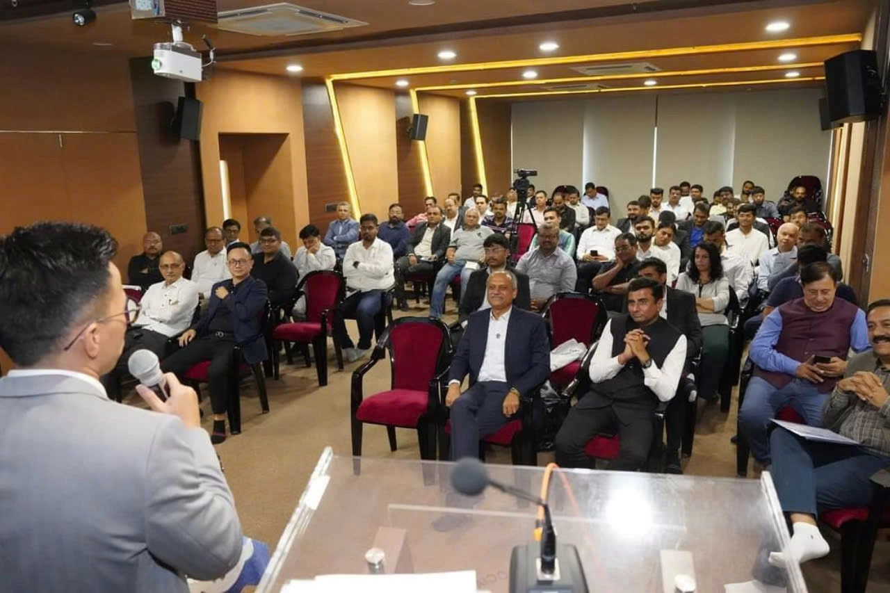 Indian tourists “land” in Vietnam - The accomplishment of a combined trade and tourism promotion strategy Indian tourists “land” in Vietnam - The accomplishment of a combined trade and tourism promotion strategy