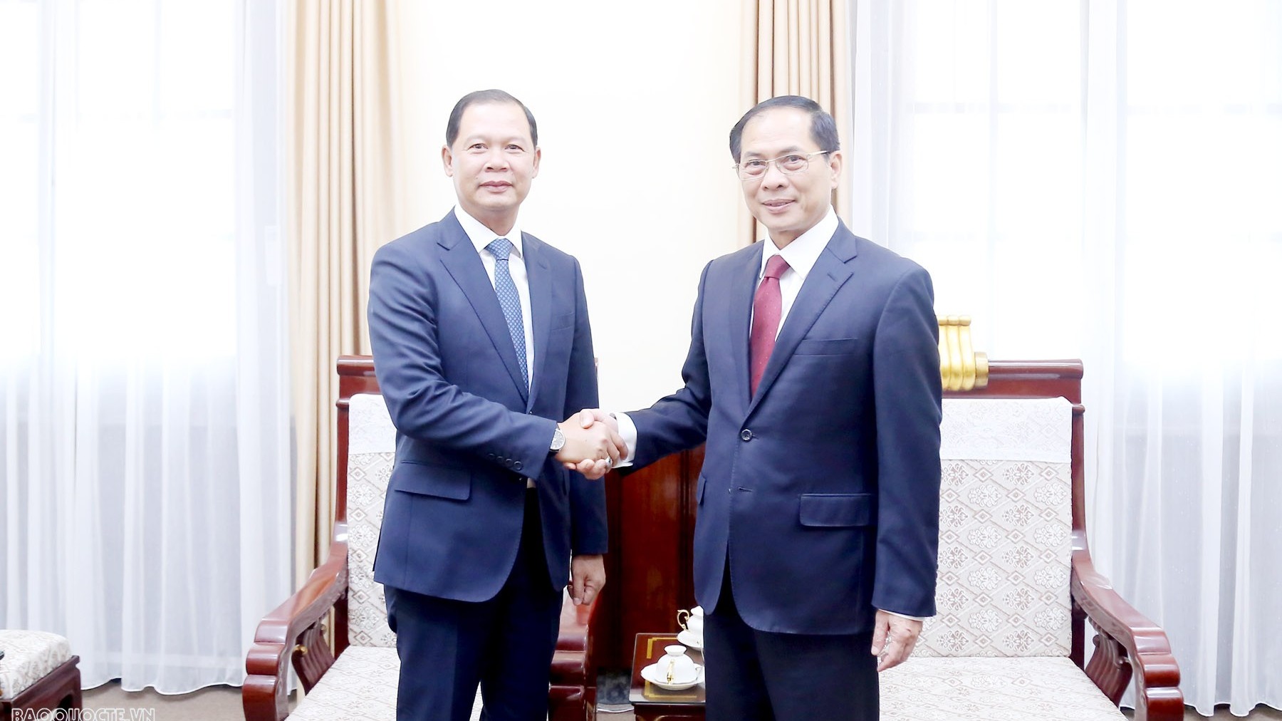 Deputy PM Bui Thanh Son welcomes Lao Deputy Foreign Minister