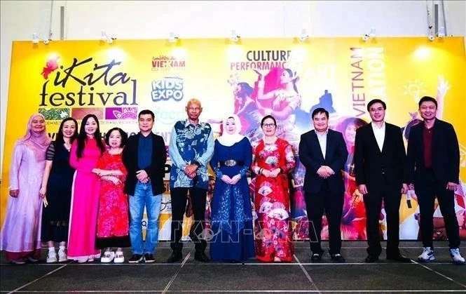 At the event to popularise Vietnamese culture in Malaysia. At the event to popularise Vietnamese culture in Malaysia.