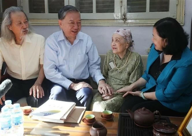 General Secretary, President To Lam expresses gratitude to creators of national anthem, emblem design General Secretary, President To Lam expresses gratitude to creators of national anthem, emblem design