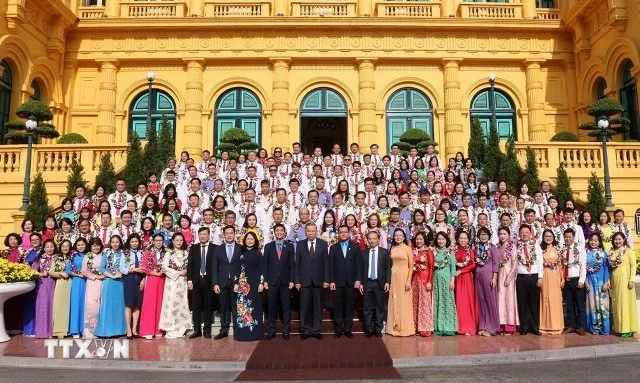 General Secretary, President To Lam hosts reception for outstanding civil servants, workers General Secretary, President To Lam hosts reception for outstanding civil servants, workers