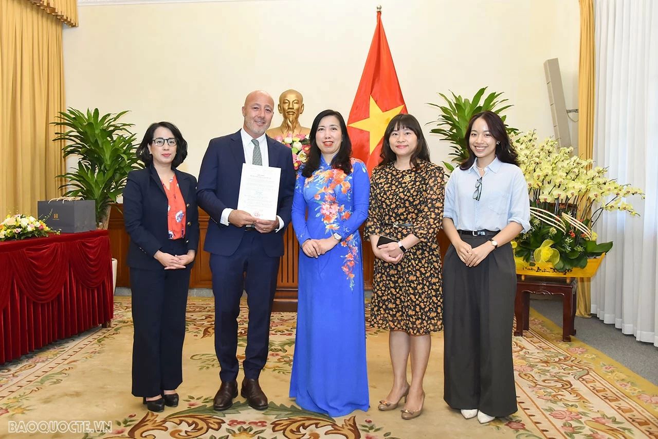 New York Times granted a permit to open a permanent office in Vietnam New York Times granted a permit to open a permanent office in Vietnam