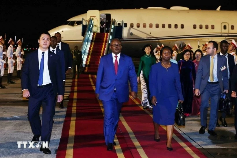 President of Guinea-Bissau Umaro Sissoco Embaló and Spouse begin official visit to Vietnam President of Guinea-Bissau Umaro Sissoco Embaló and Spouse begin official visit to Vietnam