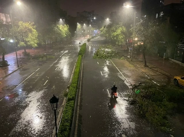 Typhoon Yagi devastates Hanoi Typhoon Yagi leaves Hanoi devastated