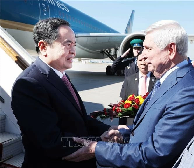 Chủ tịch Quốc hội Trần Thanh Mẫn đến Moscow, bắt đầu thăm chính thức Liên bang Nga Chủ tịch Quốc hội Trần Thanh Mẫn đến Moscow, bắt đầu thăm chính thức Liên bang Nga