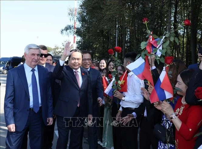 Chủ tịch Quốc hội Trần Thanh Mẫn đến Moscow, bắt đầu thăm chính thức Liên bang Nga Chủ tịch Quốc hội Trần Thanh Mẫn đến Moscow, bắt đầu thăm chính thức Liên bang Nga