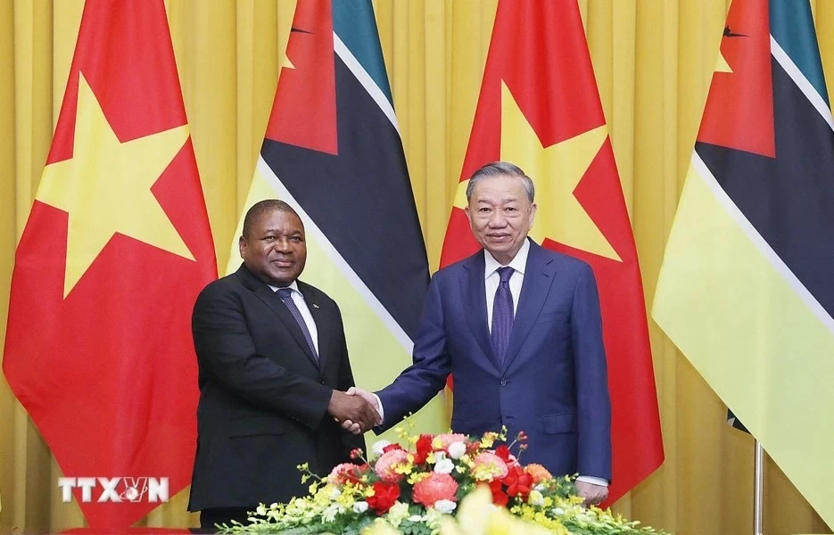 Tổng thống Mozambique ấn tượng với sự phát triển mạnh mẽ và uy tín, vị thế quốc tế của Việt Nam Tổng thống Mozambique ấn tượng với sự phát triển mạnh mẽ và uy tín, vị thế quốc tế của Việt Nam