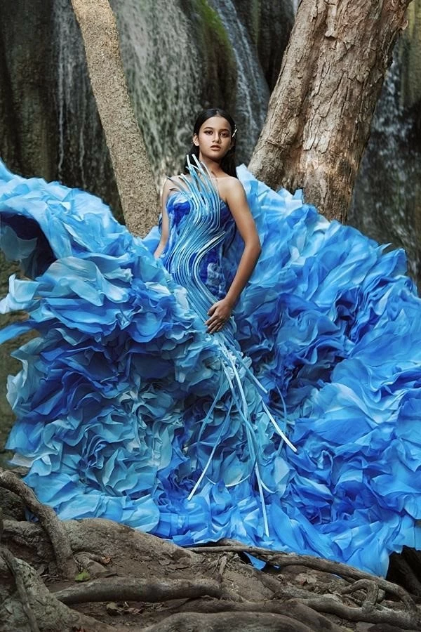 Laisha Embodies Princess Diana in Indonesia. (Photo: Ha Hien) Laisha Embodies Princess Diana in Indonesia. (Photo: Ha Hien)