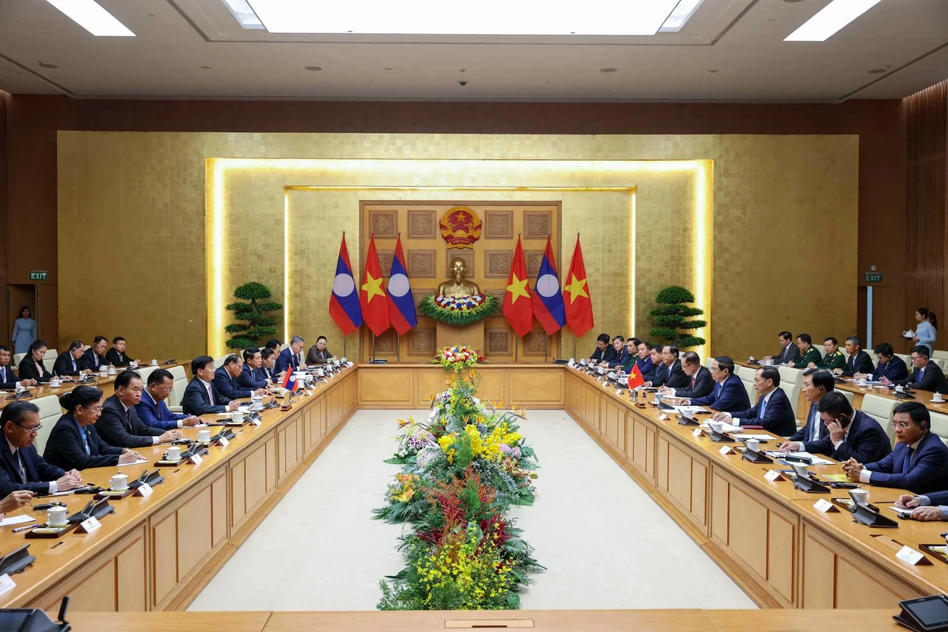 Prime Minister Pham Minh Chinh meets with General Secretary, President of Laos Thongloun Sisoulith Prime Minister Pham Minh Chinh meets with General Secretary, President of Laos Thongloun Sisoulith
