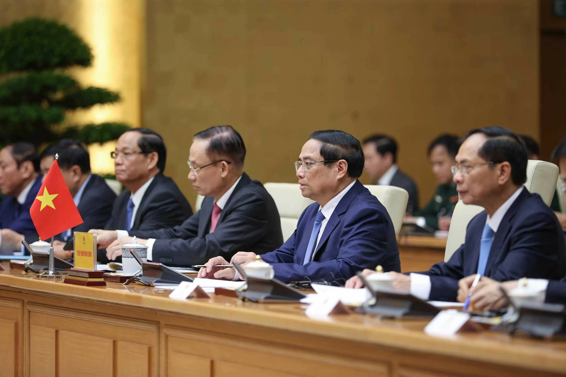 Prime Minister Pham Minh Chinh meets with General Secretary, President of Laos Thongloun Sisoulith