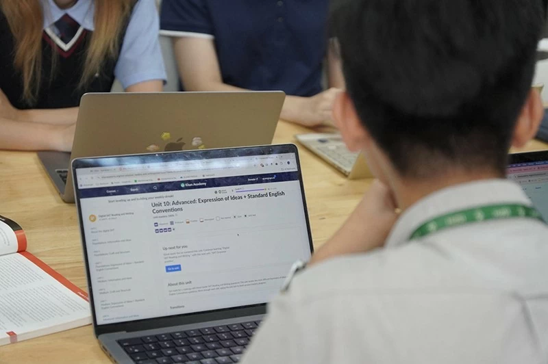Blended online and in-person learning is becoming the trend of the future. Blended online and in-person learning is becoming the trend of the future.