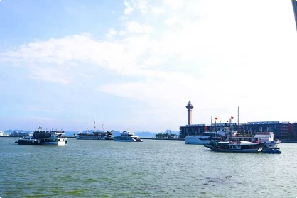 Ha Long city welcoming tourists back Ha Long city welcoming tourists back