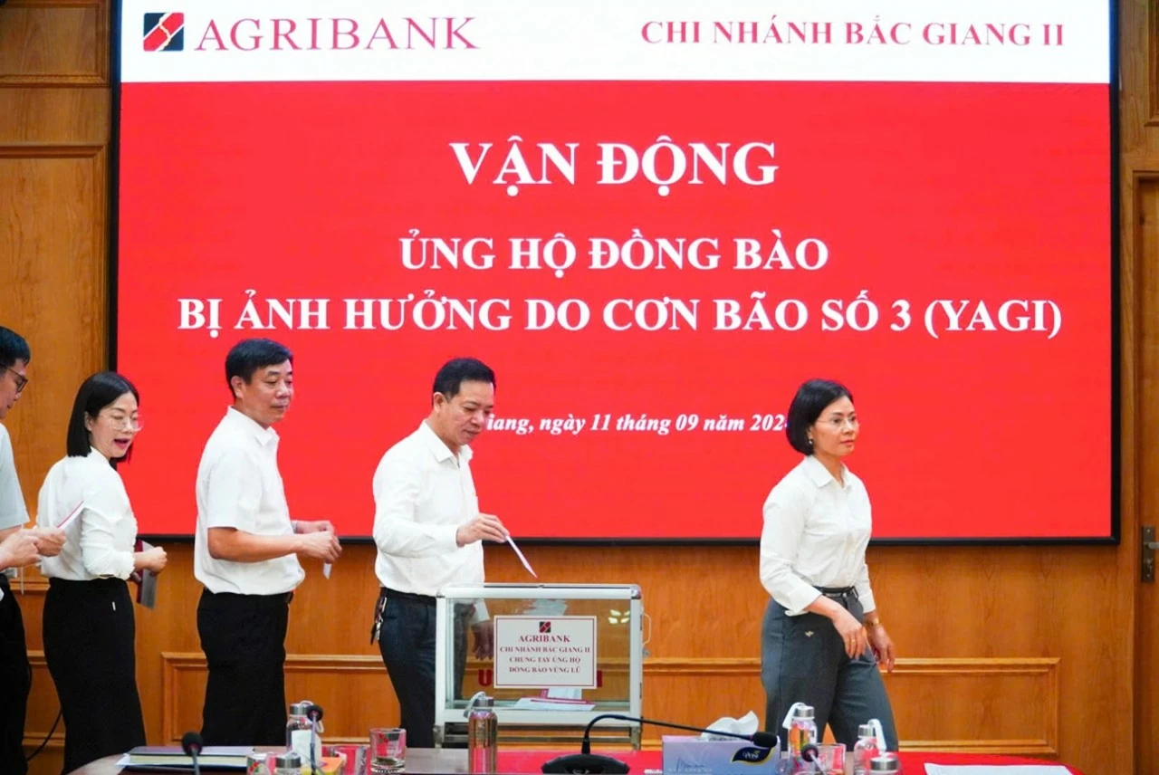 Cán bộ, người lao động Agribank toàn hệ thống quyên góp ủng hộ khắc phục hậu quả cơn bão Yagi. Cán bộ, người lao động Agribank toàn hệ thống quyên góp ủng hộ khắc phục hậu quả cơn bão Yagi.