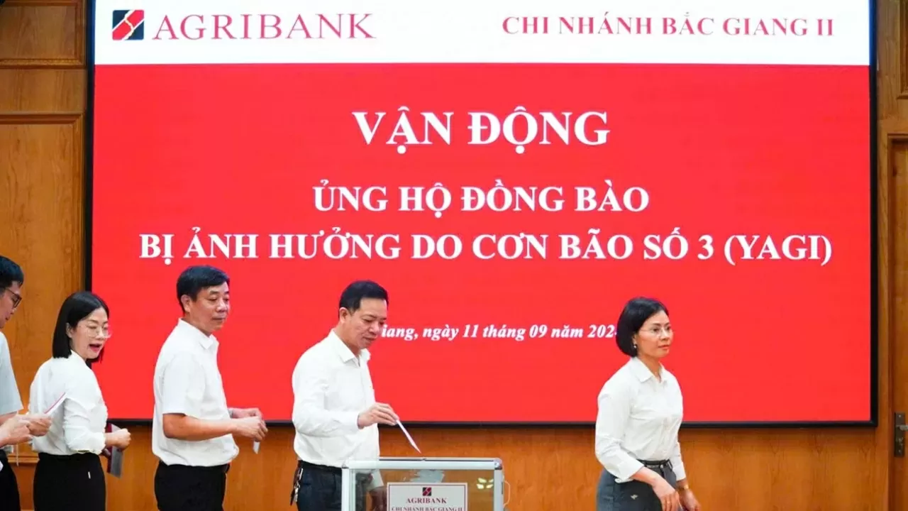 Agribank staff and employees donate one day’s salary to support recovery from typhoon No. 3