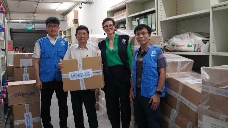 WHO donates one million water purification tablets to people in flood-affected northern provinces (Photo: WHO) WHO donates one million water purification tablets to people in flood-affected northern provinces (Photo: WHO)