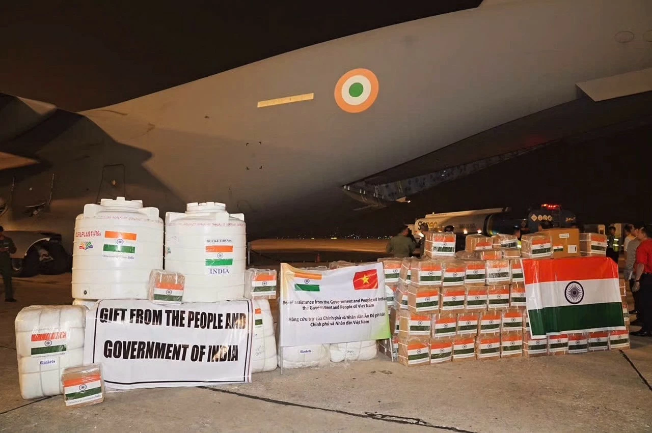 India delivers humanitarian relief supplies to Vietnam. (Photo: Indian Embassy in Vietnam) India delivers humanitarian relief supplies to Vietnam. (Photo: Indian Embassy in Vietnam)