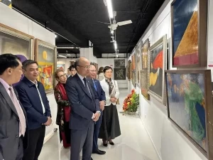 Vietnamese lacquer art introduced in Paris Vietnamese lacquer art introduced in Paris