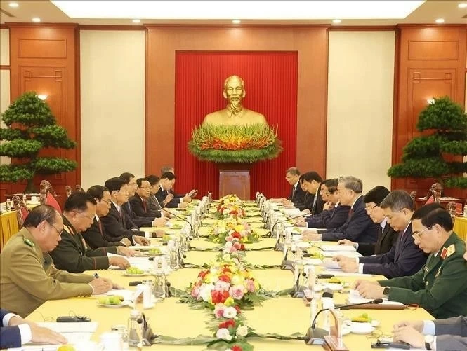 Vietnam and Laos remain 'shoulder to shoulder' to each other Vietnam and Laos remain 'shoulder to shoulder' to each other