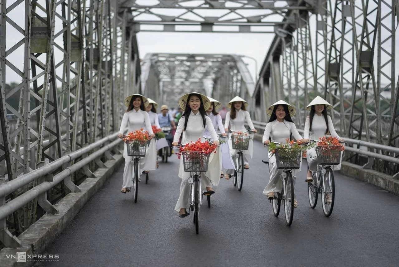 Hue aims for a low-plastic future: New roadmap targets greener, cleaner tourism Hue aims for a low-plastic future: New roadmap targets greener, cleaner tourism