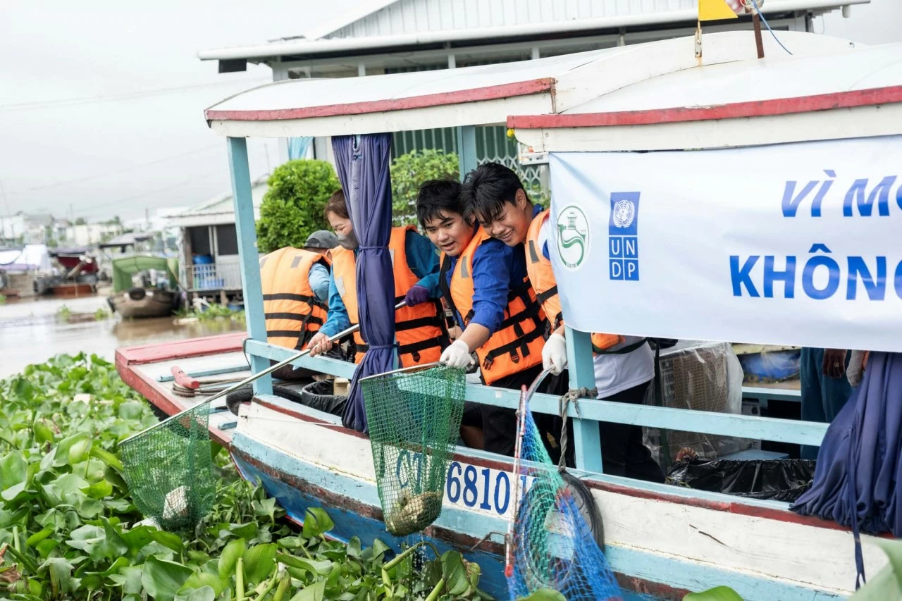 UNDP and The Ocean Cleanup kick off “Green Heroes, Clean Tech” programme to combat plastic pollution in Vietnam’s Waterways UNDP and The Ocean Cleanup kick off “Green Heroes, Clean Tech” programme to combat plastic pollution in Vietnam’s Waterways