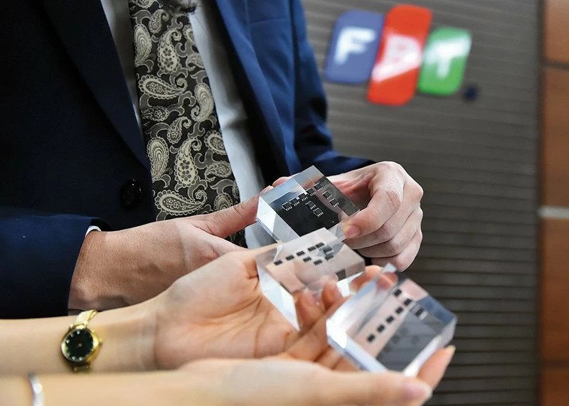 FPT- Công ty Việt Nam đầu tiên thiết kế, sản xuất chip thương mại hóa FPT- Công ty Việt Nam đầu tiên thiết kế, sản xuất chip thương mại hóa