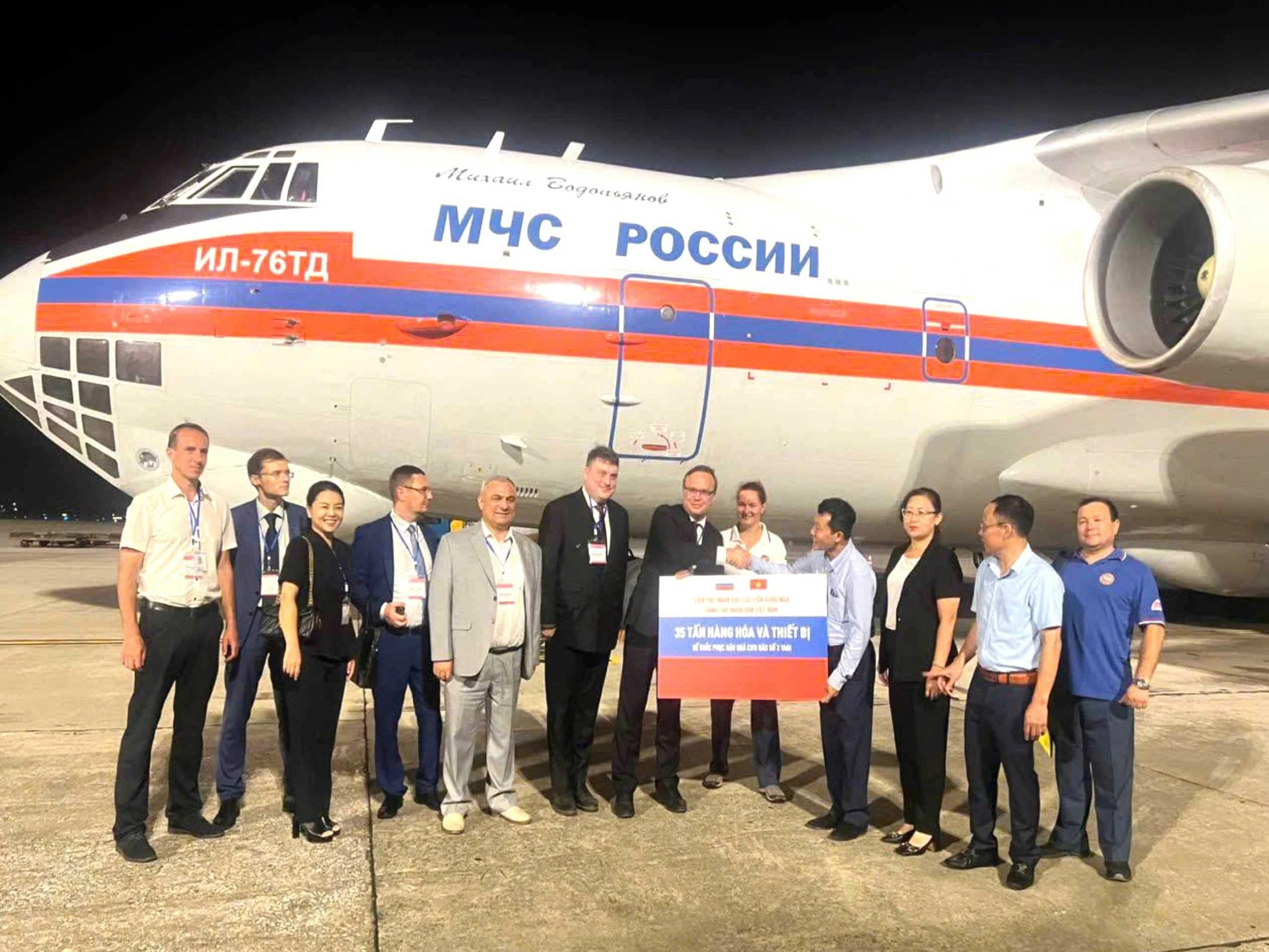 35 tấn nhu yếu phẩm viện trợ nhân đạo của Liên bang Nga đã đến Việt Nam 35 tonnes of Russian humanitarian aid arrives in Vietnam