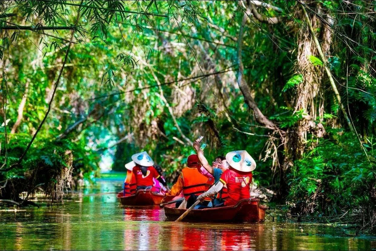 Đội ngũ hướng dẫn viên lúc nào cũng rất nhiệt tình, vui vẻ. Nếu có dịp, chắc chắn ai đó sẽ quay lại nơi này thật nhiều lần nữa, vì cảnh vật ở đây rất đẹp, có rừng và có những con người cực kỳ dễ thương. Đội ngũ hướng dẫn viên lúc nào cũng rất nhiệt tình, vui vẻ. Nếu có dịp, chắc chắn ai đó sẽ quay lại nơi này thật nhiều lần nữa, vì cảnh vật ở đây rất đẹp, có rừng và có những con người cực kỳ dễ thương.
