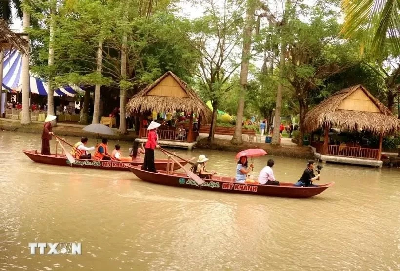 Mekong Delta tourism thrives on community-based model, bringing interesting experiences to tourists Mekong Delta tourism thrives on community-based model, brings interesting experiences to tourists