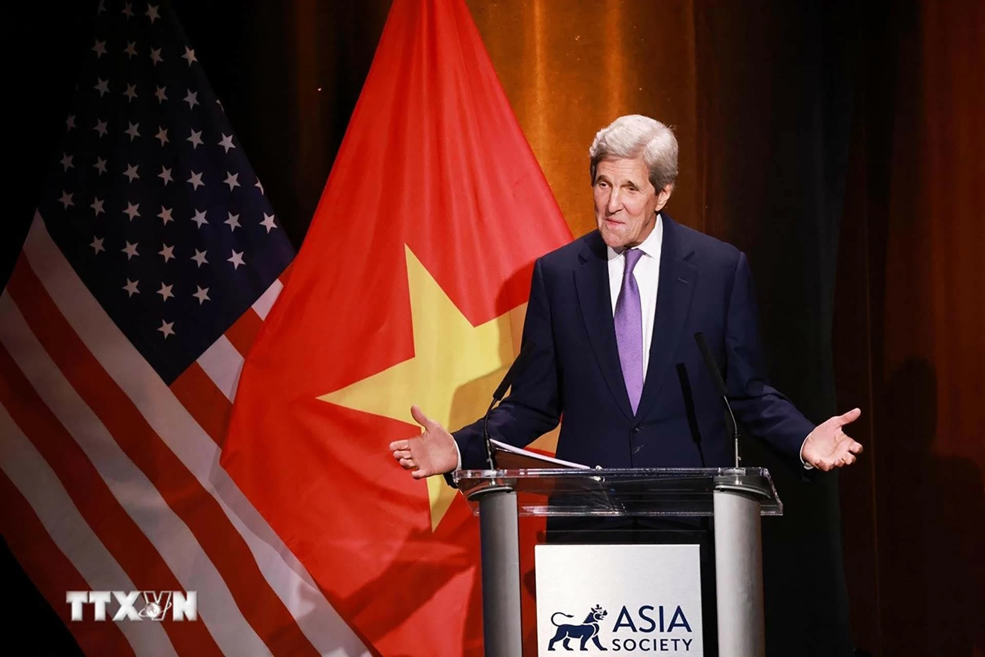 Cựu Ngoại trưởng John Kerry phát biểu. (Nguồn: TTXVN) Cựu Ngoại trưởng John Kerry phát biểu. (Nguồn: TTXVN)