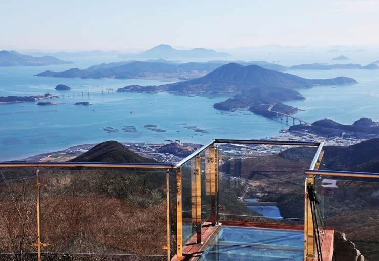 A view of the Namparang Trail, a south coastal section of the Korea Dulle Trail in this Dec. 13, 2022 photo. Korea Times file A view of the Namparang Trail, a south coastal section of the Korea Dulle Trail in this Dec. 13, 2022 photo. Korea Times file