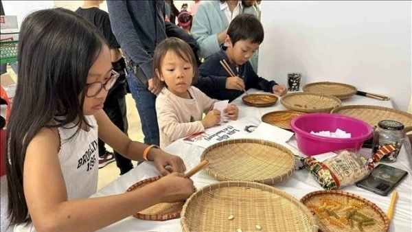 Launch of the 'Tieng Viet trong tim con' contest for Vietnamese children in Europe